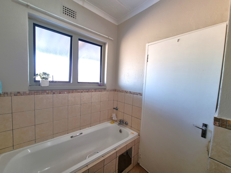 2 Bedroom Property for Sale in Noordwyk Gauteng