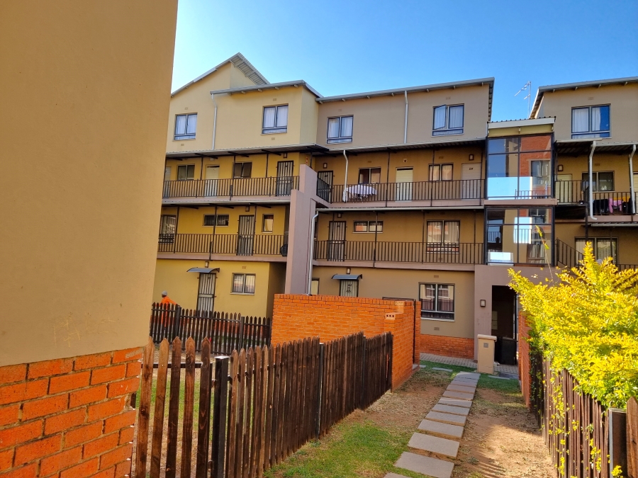 2 Bedroom Property for Sale in Noordwyk Gauteng