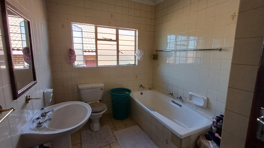 4 Bedroom Property for Sale in Sunninghill Gauteng