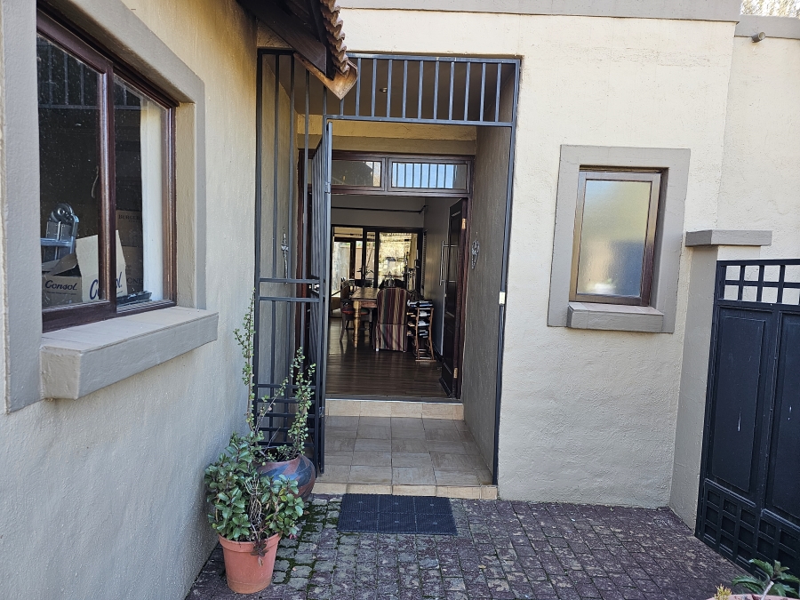 4 Bedroom Property for Sale in Midfield Estate Gauteng
