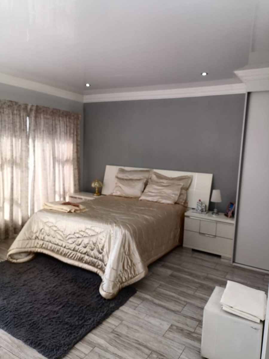 5 Bedroom Property for Sale in Theresa Park Gauteng