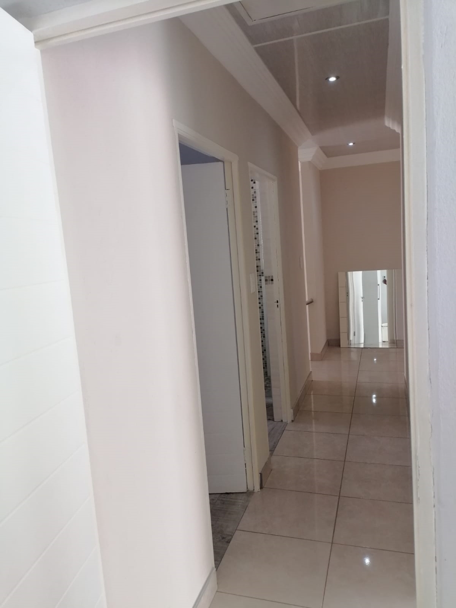 5 Bedroom Property for Sale in Theresa Park Gauteng