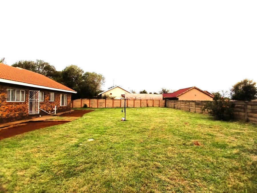 3 Bedroom Property for Sale in Unitas Park Gauteng