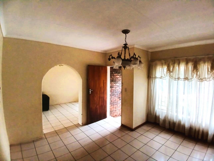 3 Bedroom Property for Sale in Unitas Park Gauteng