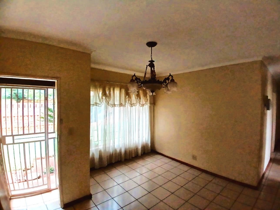 3 Bedroom Property for Sale in Unitas Park Gauteng