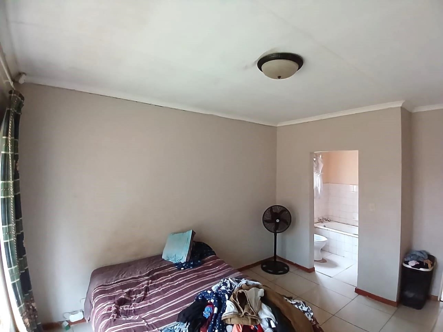 3 Bedroom Property for Sale in Unitas Park Gauteng