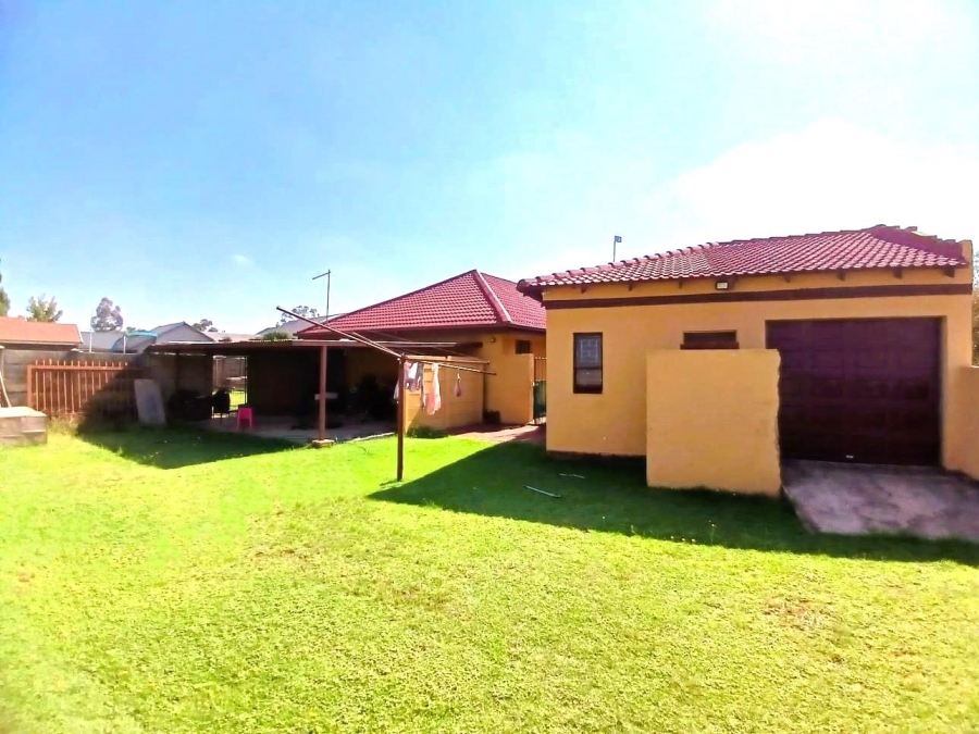 4 Bedroom Property for Sale in Unitas Park Gauteng