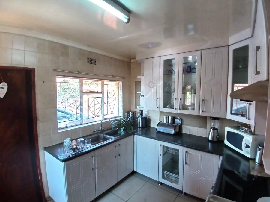 4 Bedroom Property for Sale in Unitas Park Gauteng