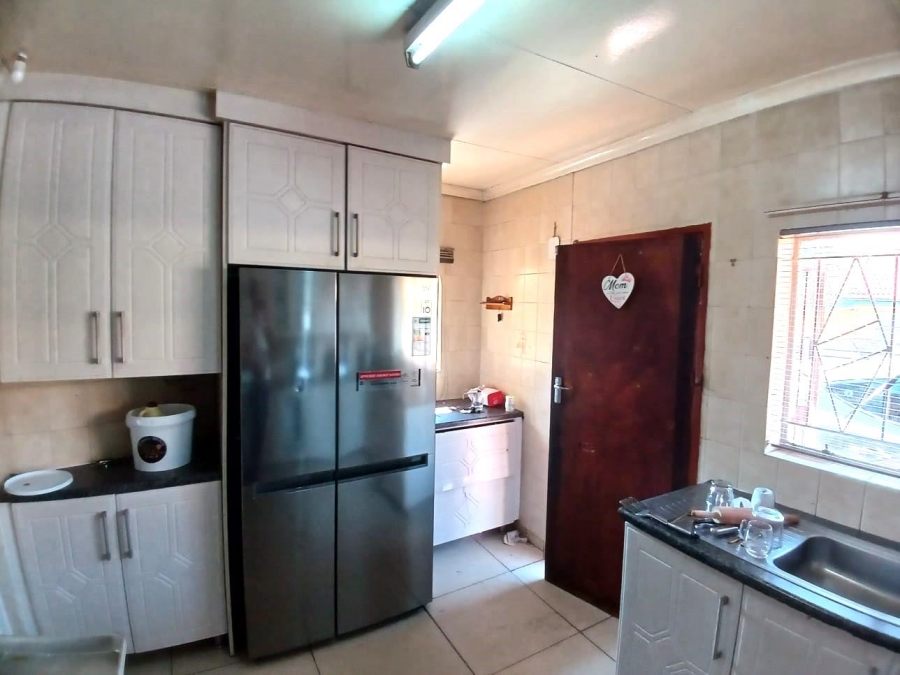 4 Bedroom Property for Sale in Unitas Park Gauteng