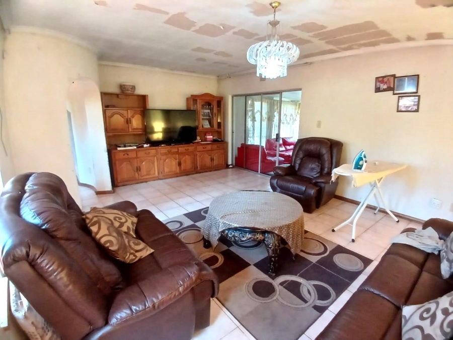 4 Bedroom Property for Sale in Unitas Park Gauteng