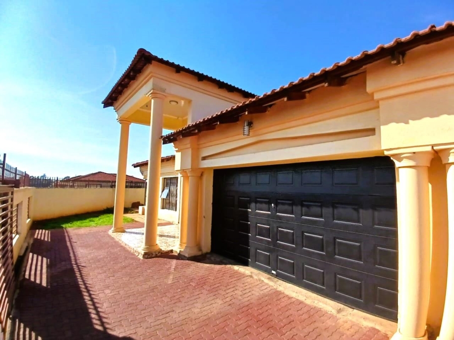 3 Bedroom Property for Sale in Unitas Park Gauteng