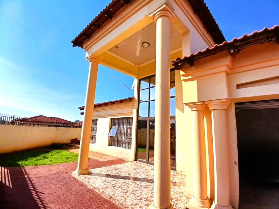 3 Bedroom Property for Sale in Unitas Park Gauteng