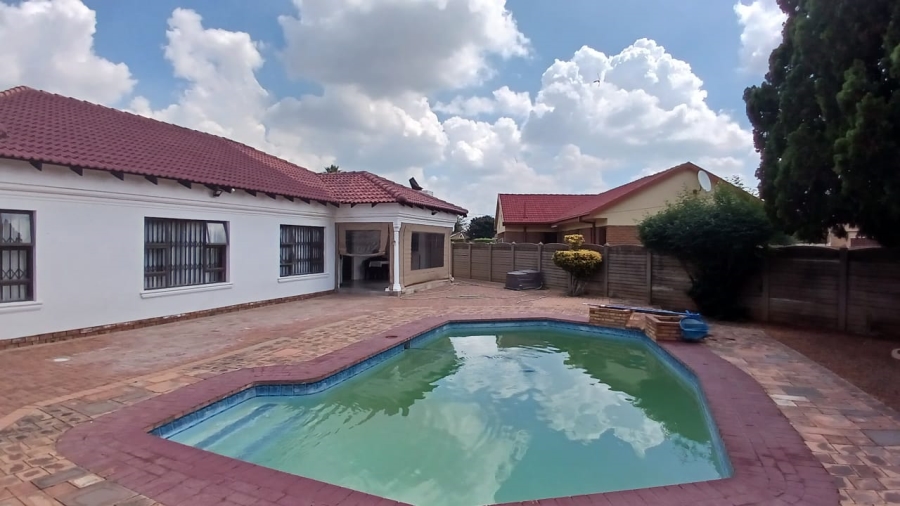 4 Bedroom Property for Sale in Waldrift Gauteng