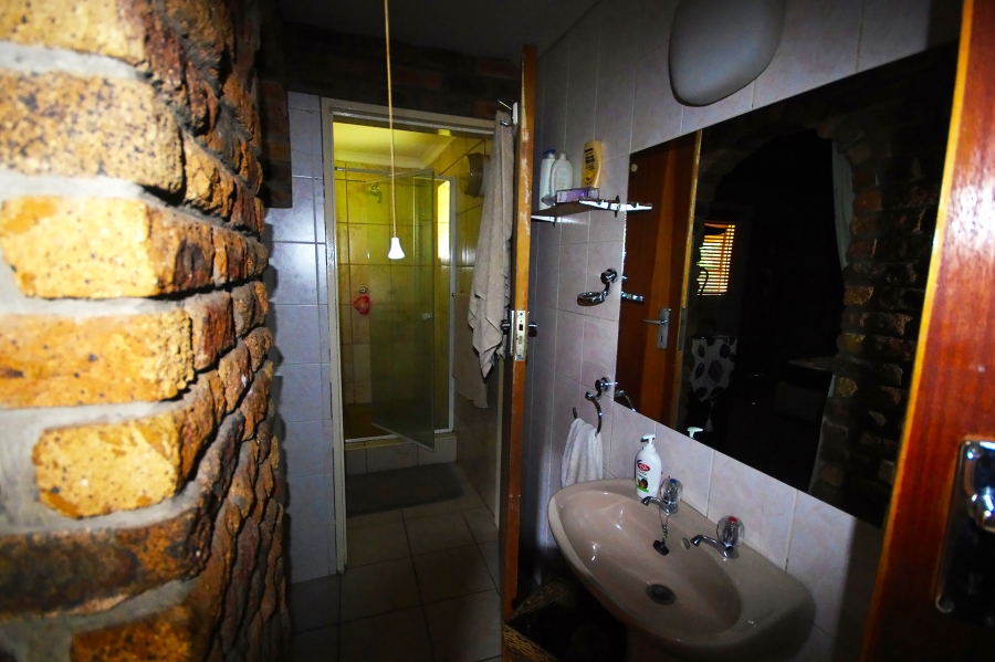 6 Bedroom Property for Sale in Strubenvale Gauteng