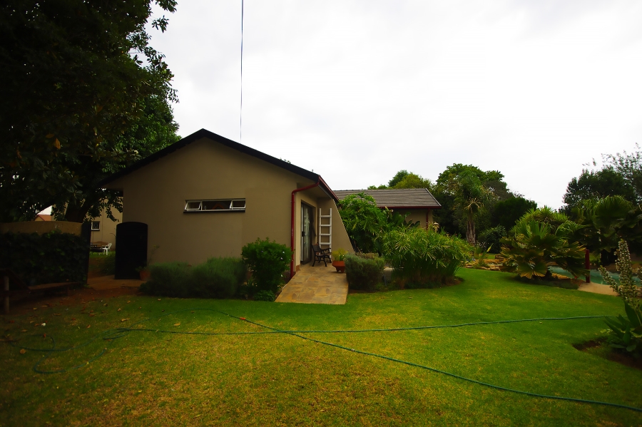 6 Bedroom Property for Sale in Strubenvale Gauteng