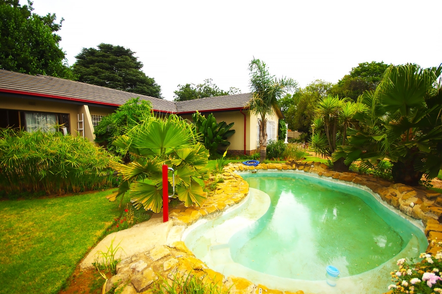 6 Bedroom Property for Sale in Strubenvale Gauteng