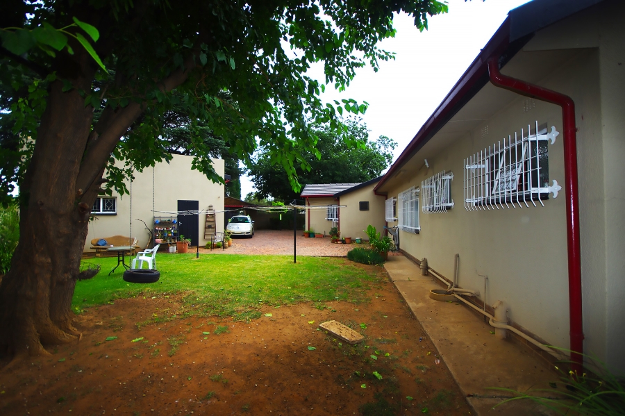 6 Bedroom Property for Sale in Strubenvale Gauteng