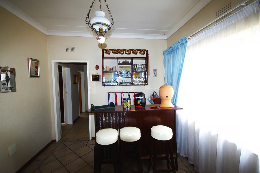 6 Bedroom Property for Sale in Strubenvale Gauteng