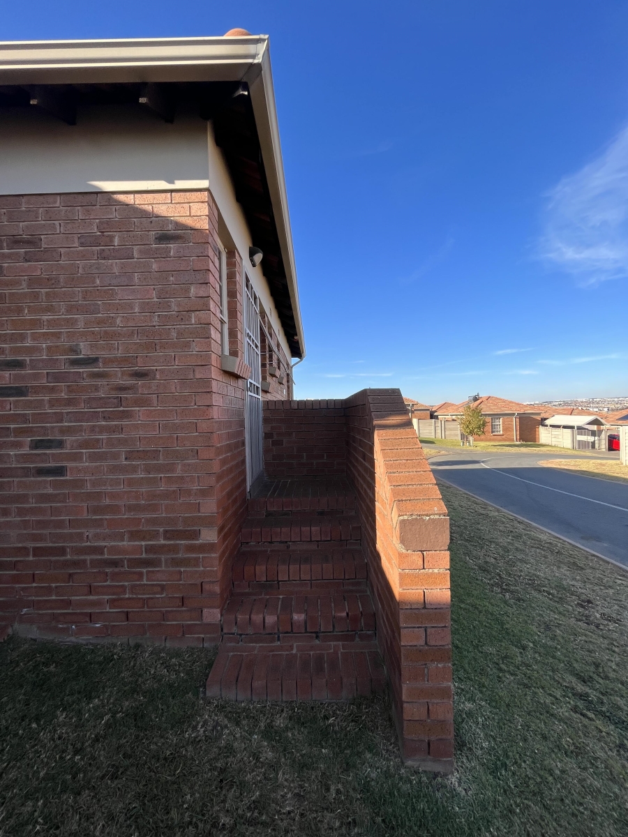 3 Bedroom Property for Sale in Thatch Hill Estate Gauteng