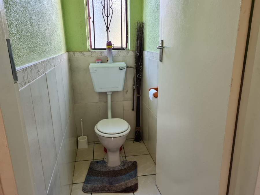 To Let 4 Bedroom Property for Rent in Danville Gauteng