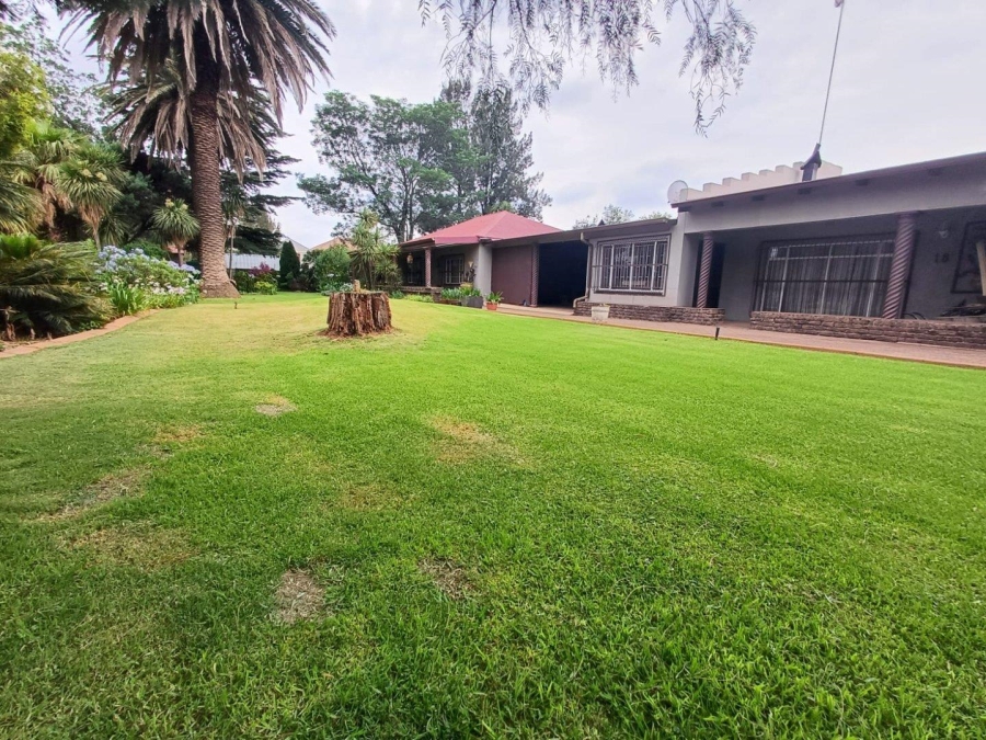 3 Bedroom Property for Sale in Unitas Park Gauteng