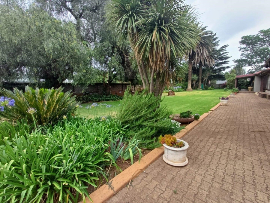 3 Bedroom Property for Sale in Unitas Park Gauteng