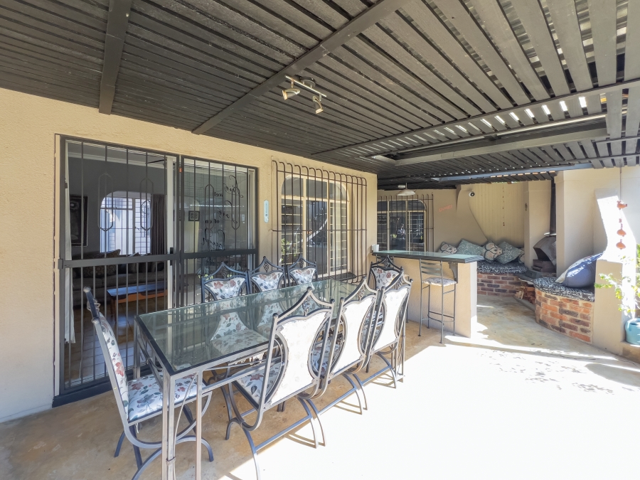 3 Bedroom Property for Sale in Vorna Valley Gauteng