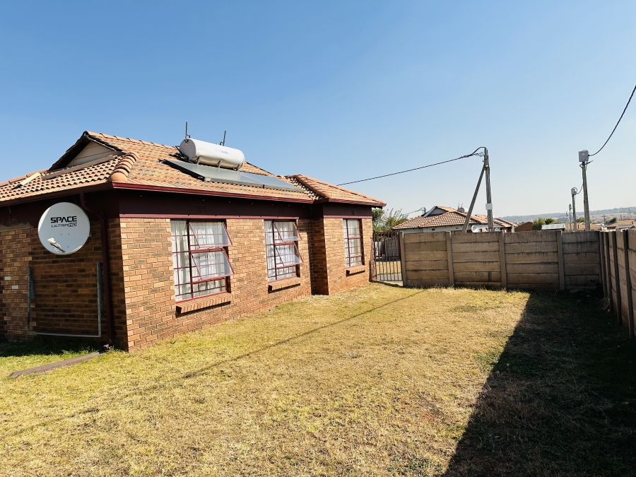 3 Bedroom Property for Sale in Clayville Gauteng