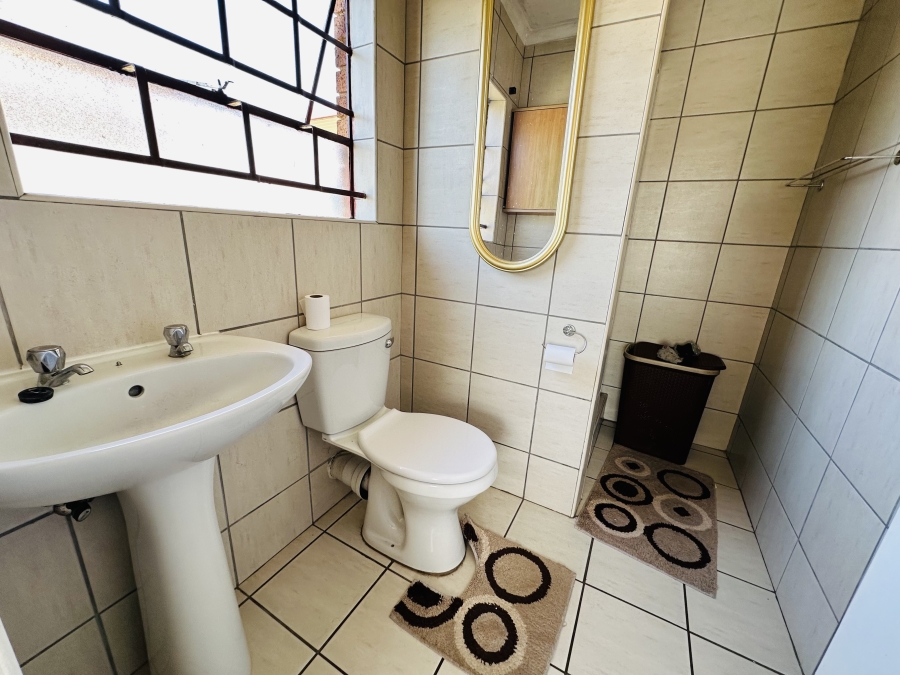 3 Bedroom Property for Sale in Clayville Gauteng