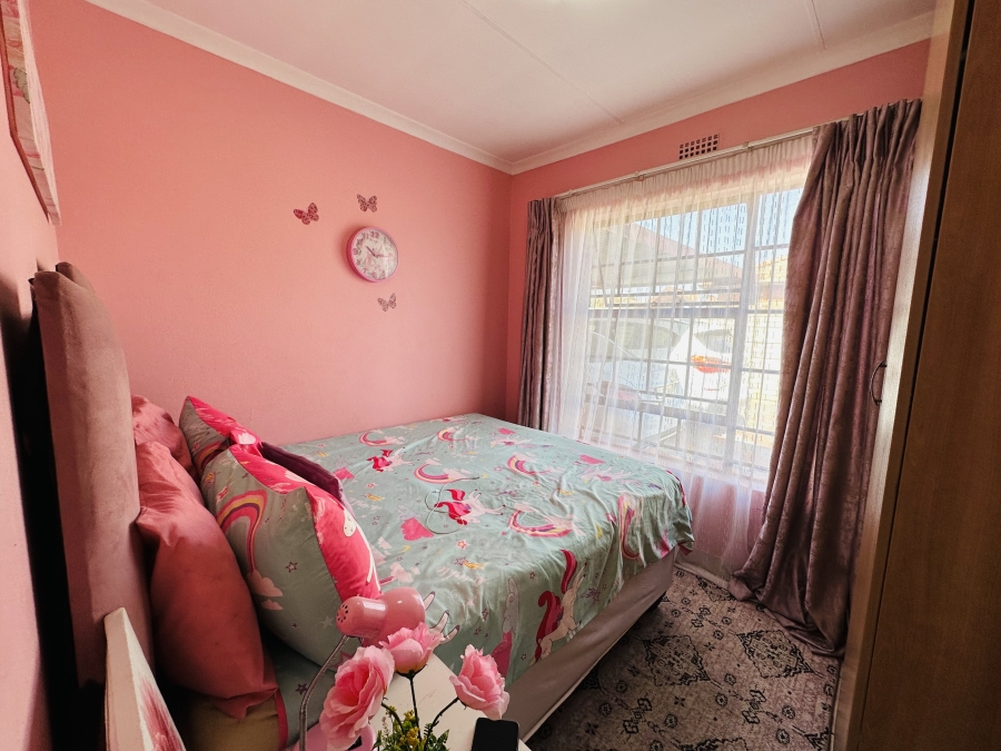 3 Bedroom Property for Sale in Clayville Gauteng