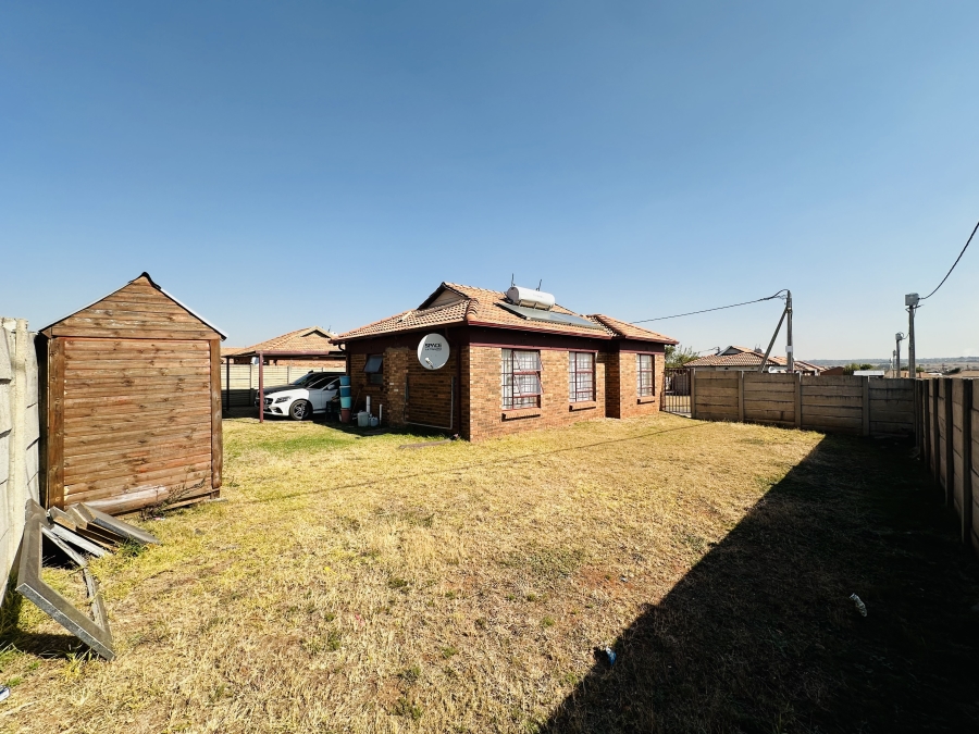 3 Bedroom Property for Sale in Clayville Gauteng