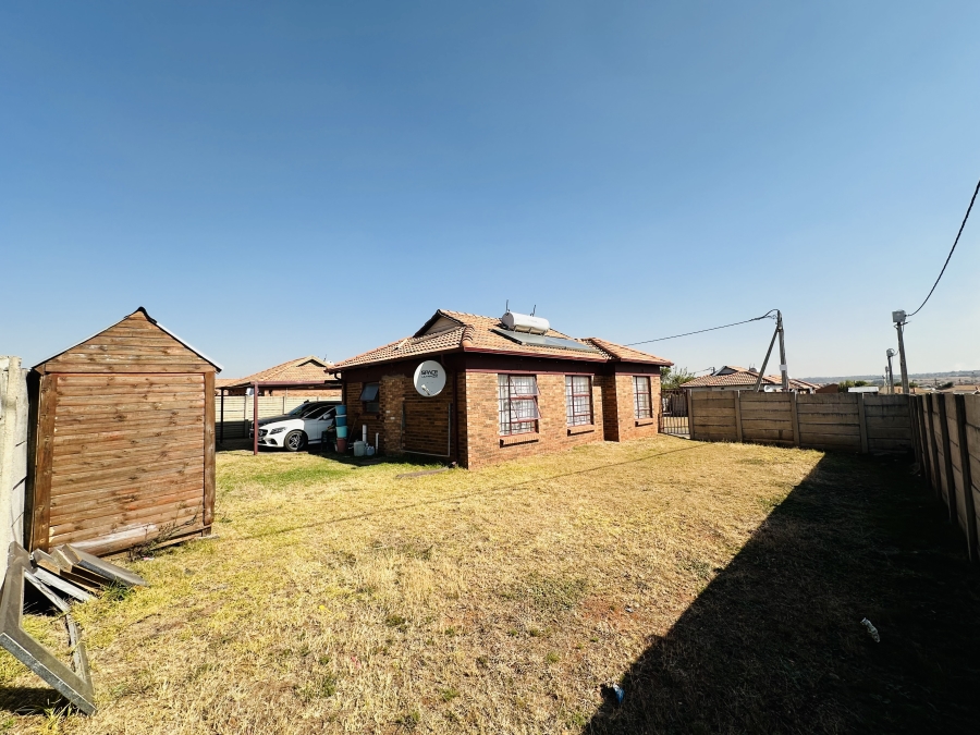 3 Bedroom Property for Sale in Clayville Gauteng