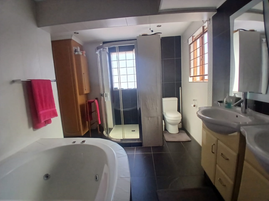 5 Bedroom Property for Sale in Arcon Park Gauteng