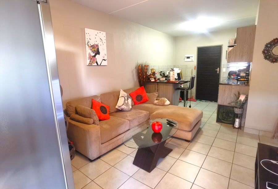 2 Bedroom Property for Sale in Heuweloord Gauteng