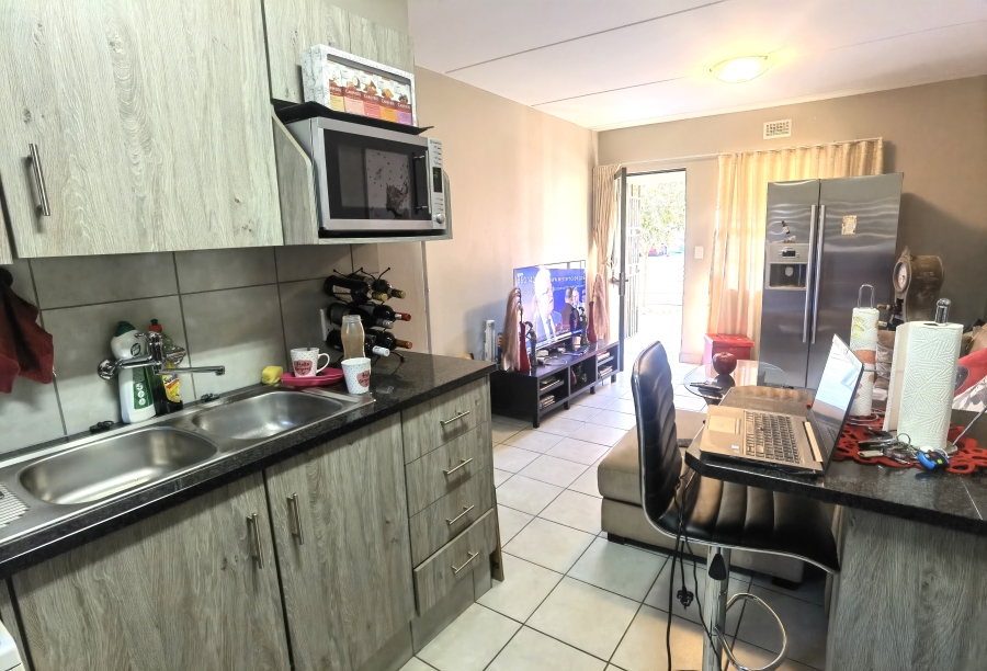 2 Bedroom Property for Sale in Heuweloord Gauteng