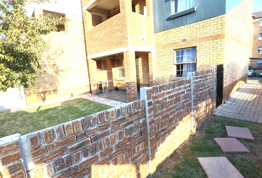 2 Bedroom Property for Sale in Heuweloord Gauteng