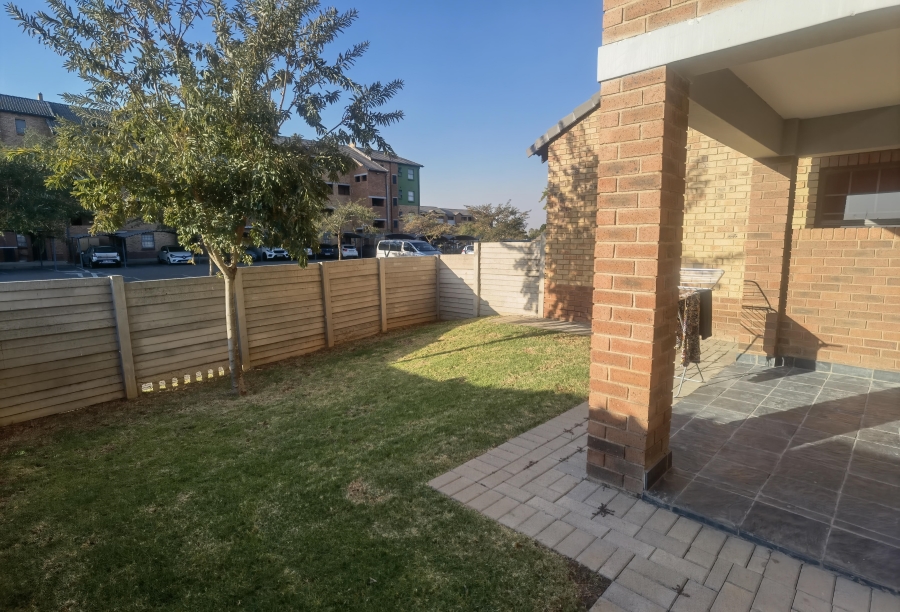 2 Bedroom Property for Sale in Heuweloord Gauteng