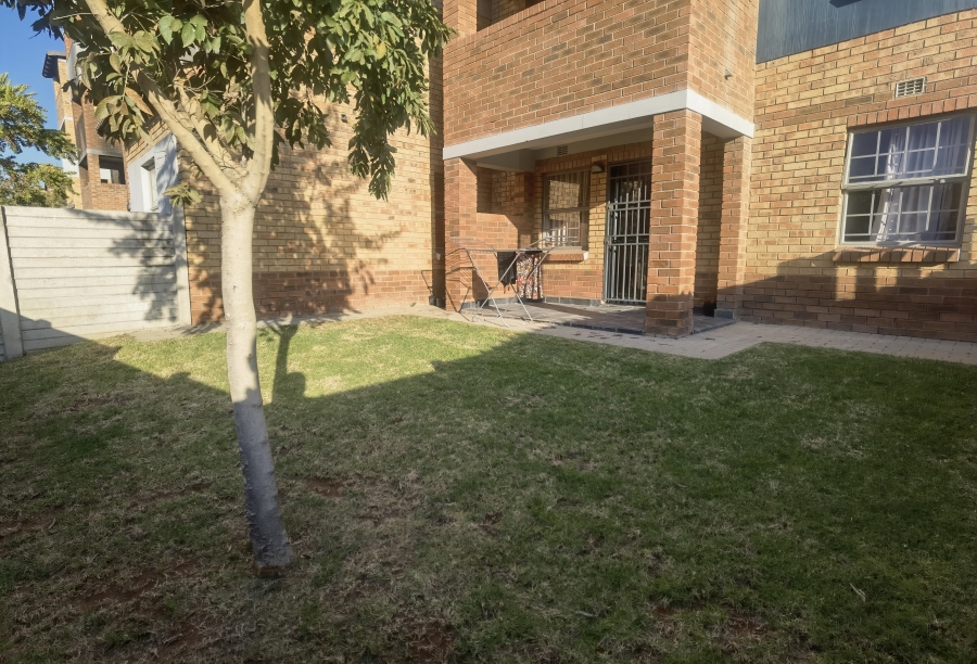 2 Bedroom Property for Sale in Heuweloord Gauteng