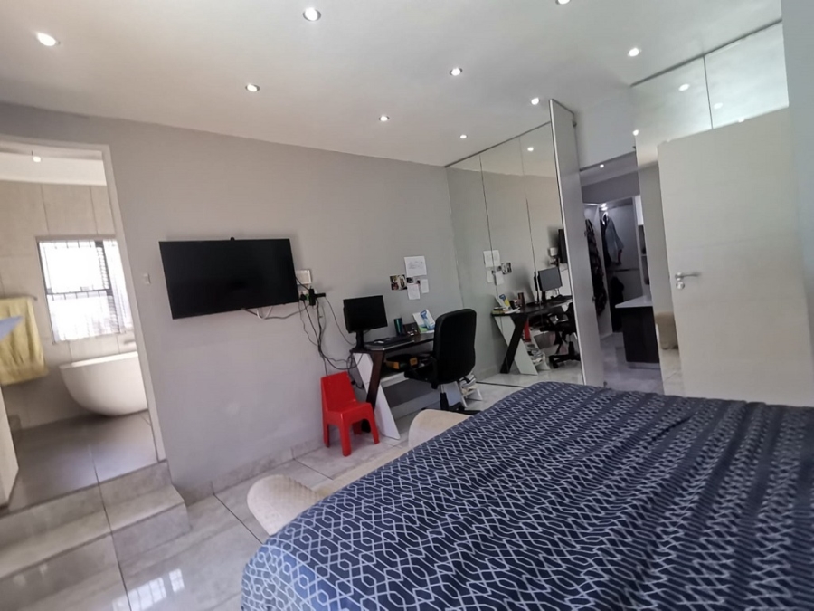 4 Bedroom Property for Sale in Bassonia Gauteng