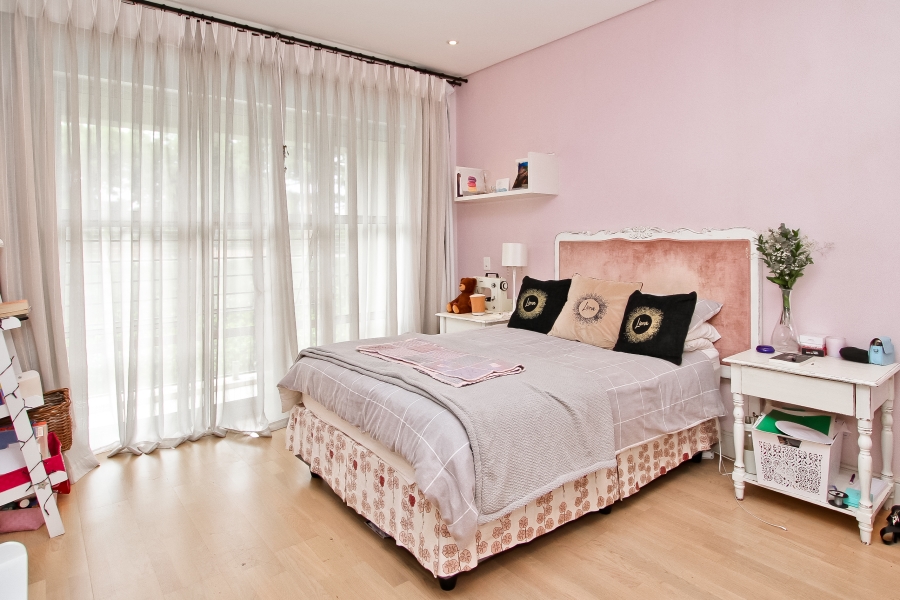 4 Bedroom Property for Sale in Birdhaven Gauteng