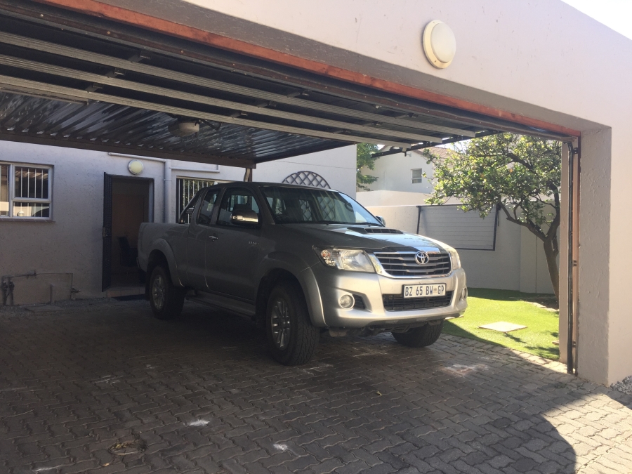 2 Bedroom Property for Sale in Sunninghill Gauteng