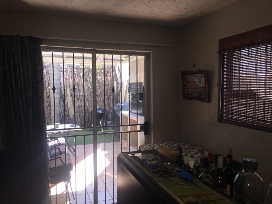 2 Bedroom Property for Sale in Sunninghill Gauteng