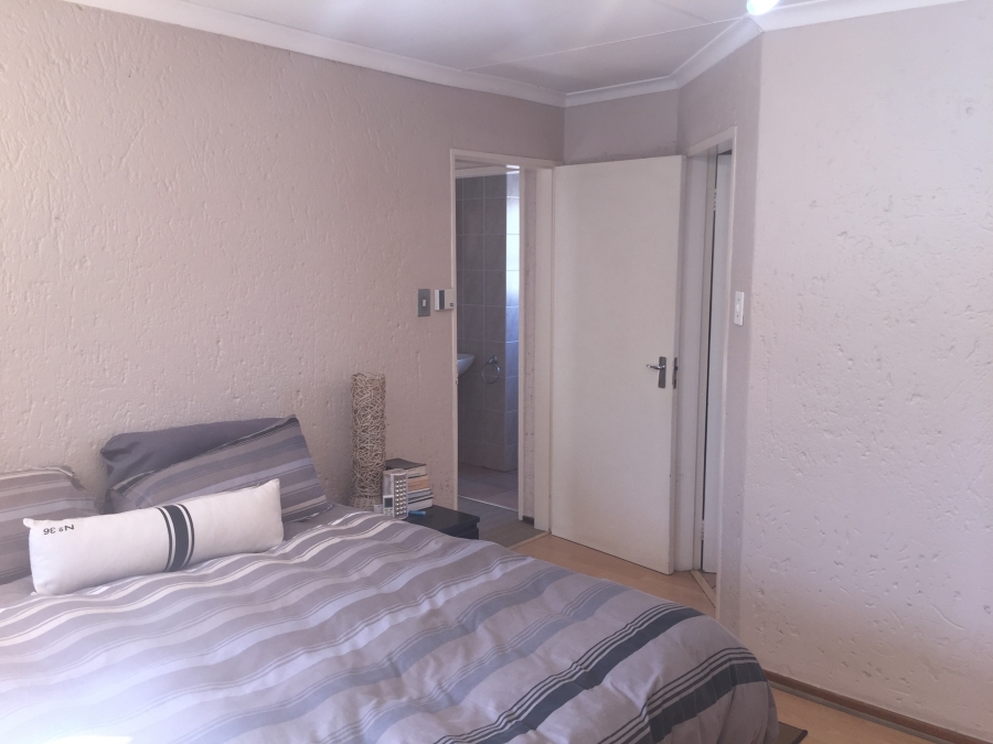 2 Bedroom Property for Sale in Sunninghill Gauteng