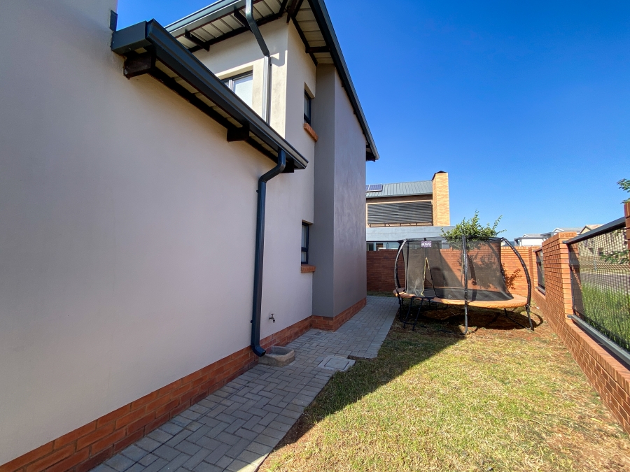 To Let 4 Bedroom Property for Rent in Six Fountains Residential Estate Gauteng