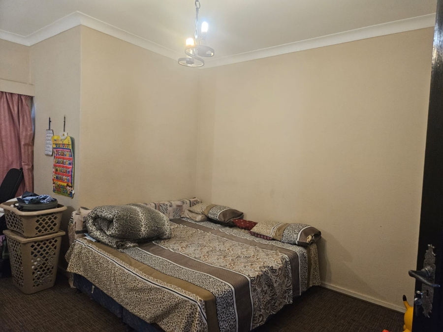 6 Bedroom Property for Sale in Oakdene Gauteng