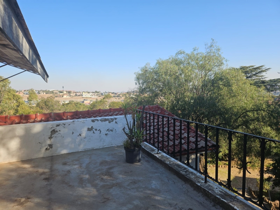 6 Bedroom Property for Sale in Oakdene Gauteng