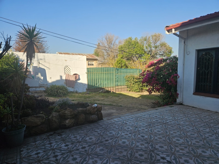 6 Bedroom Property for Sale in Oakdene Gauteng