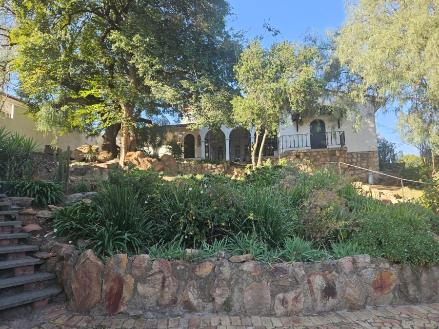 6 Bedroom Property for Sale in Oakdene Gauteng