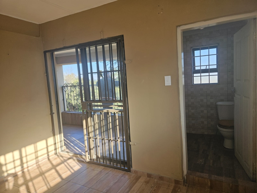 6 Bedroom Property for Sale in Oakdene Gauteng