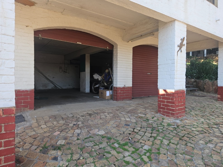 6 Bedroom Property for Sale in Oakdene Gauteng